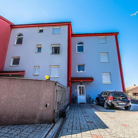 Apartments Saric Pula Bagian luar foto