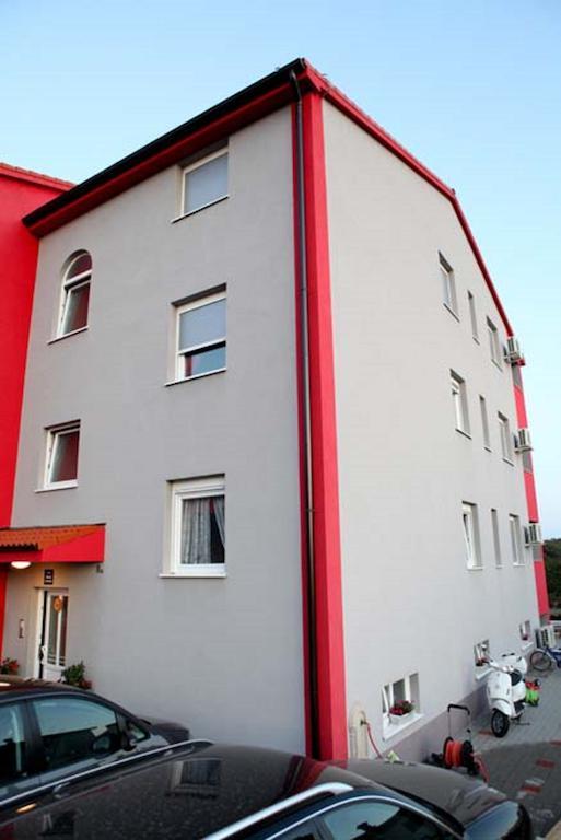 Apartments Saric Pula Bagian luar foto