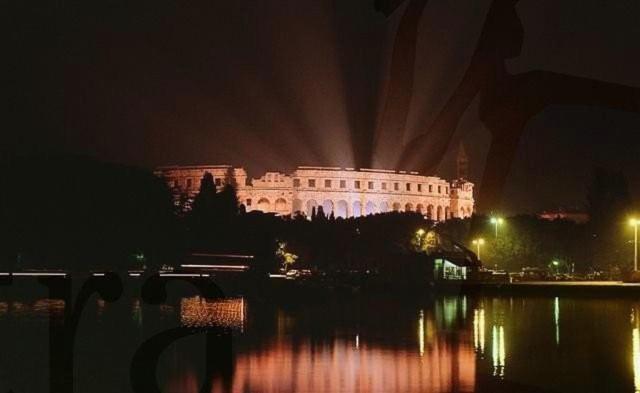 Apartments Saric Pula Bagian luar foto