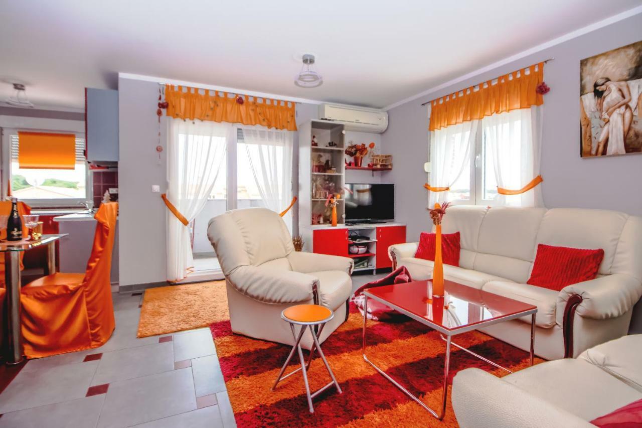 Apartments Saric Pula Bagian luar foto