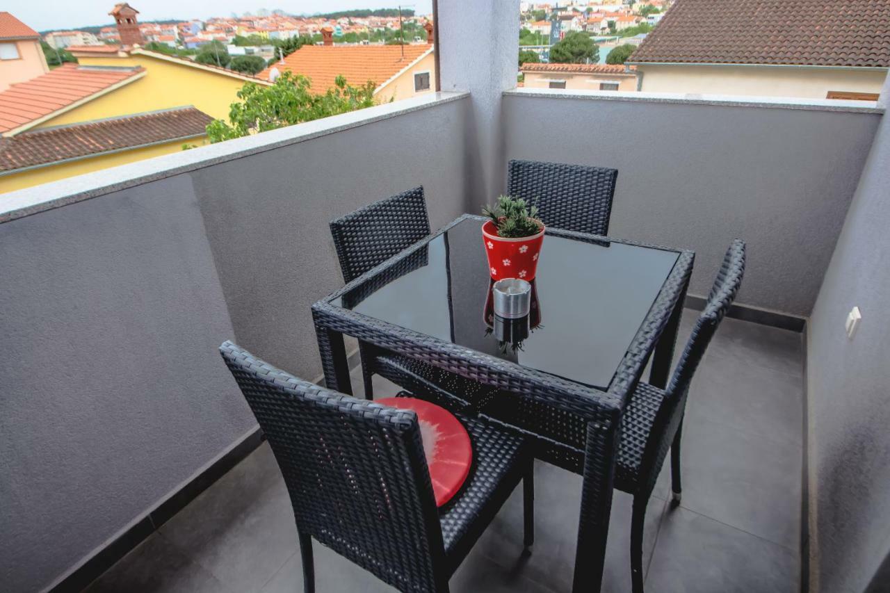 Apartments Saric Pula Bagian luar foto