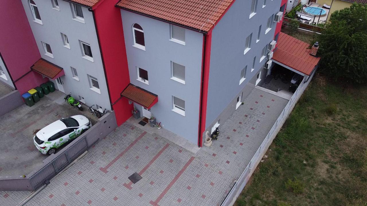 Apartments Saric Pula Bagian luar foto