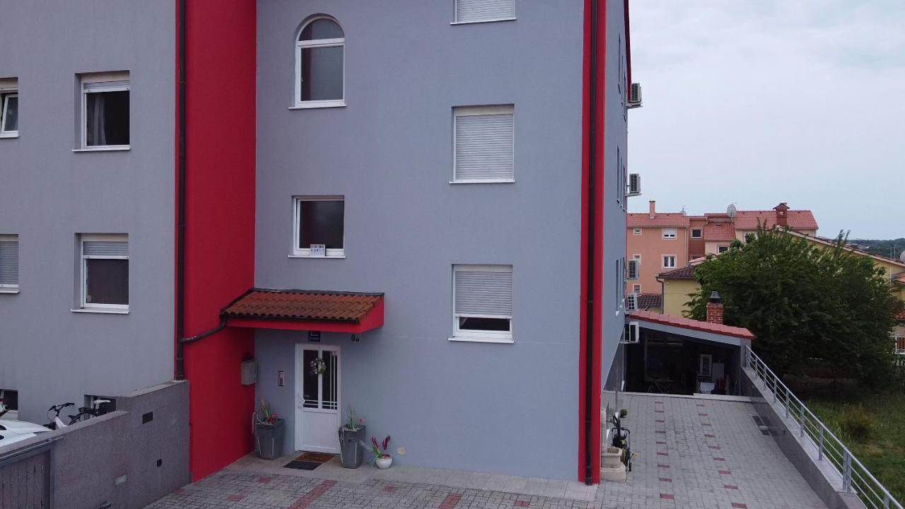 Apartments Saric Pula Bagian luar foto