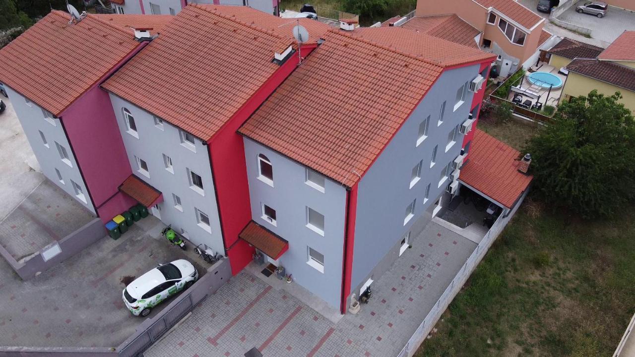 Apartments Saric Pula Bagian luar foto